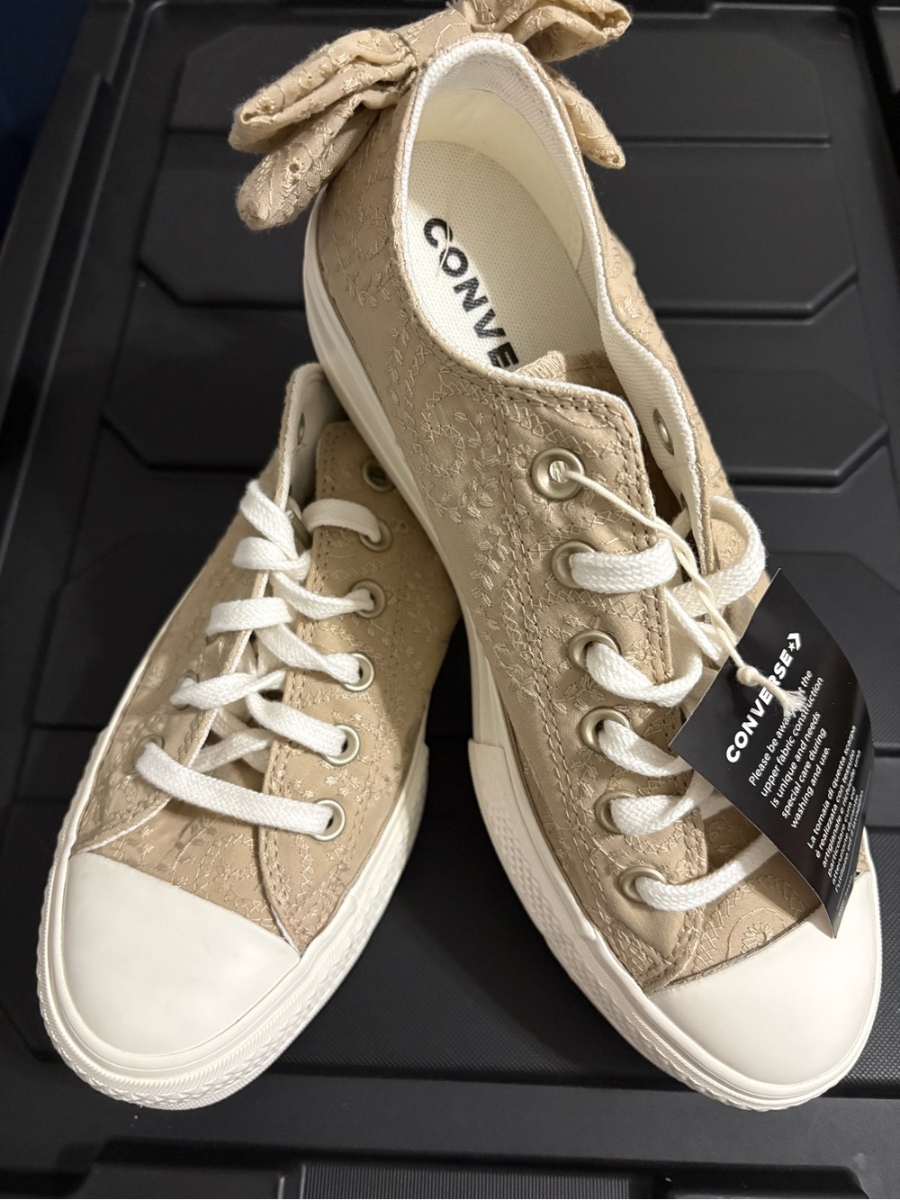Discontinued Converse Chuck Taylor All Star Lift Bow Ox Sneaker A10246C Sz 8.5
